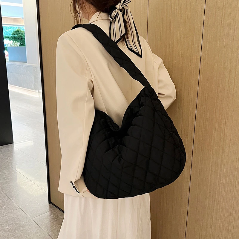 Women Large Capacity Quilted Tote Bag Winter Warm Lightweight Down Cotton Padded Plaid Shoulder Bags Underarm Bags Puffy Handbag