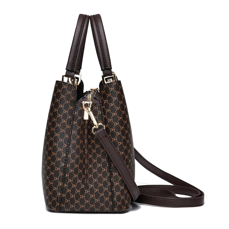 حقيبة يد نسائية عصرية في منتصف العمر، تتميز بتصميم...