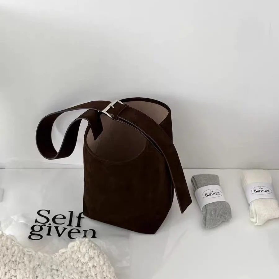 Autumn/Winter Niche Chamois Leather Bucket Bag Large Capacity Simple Flip Fur Bag Medium Single Shoulder Women's Bag