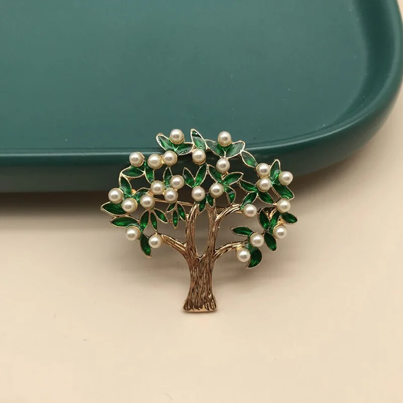 Albero Di Lusso Del Nuovo Anno Fatto Dei Decori Di Natale Dell'argento Albero Di Lusso Del Nuovo Anno Fatto Dei Decori Di Natale Dell'argento