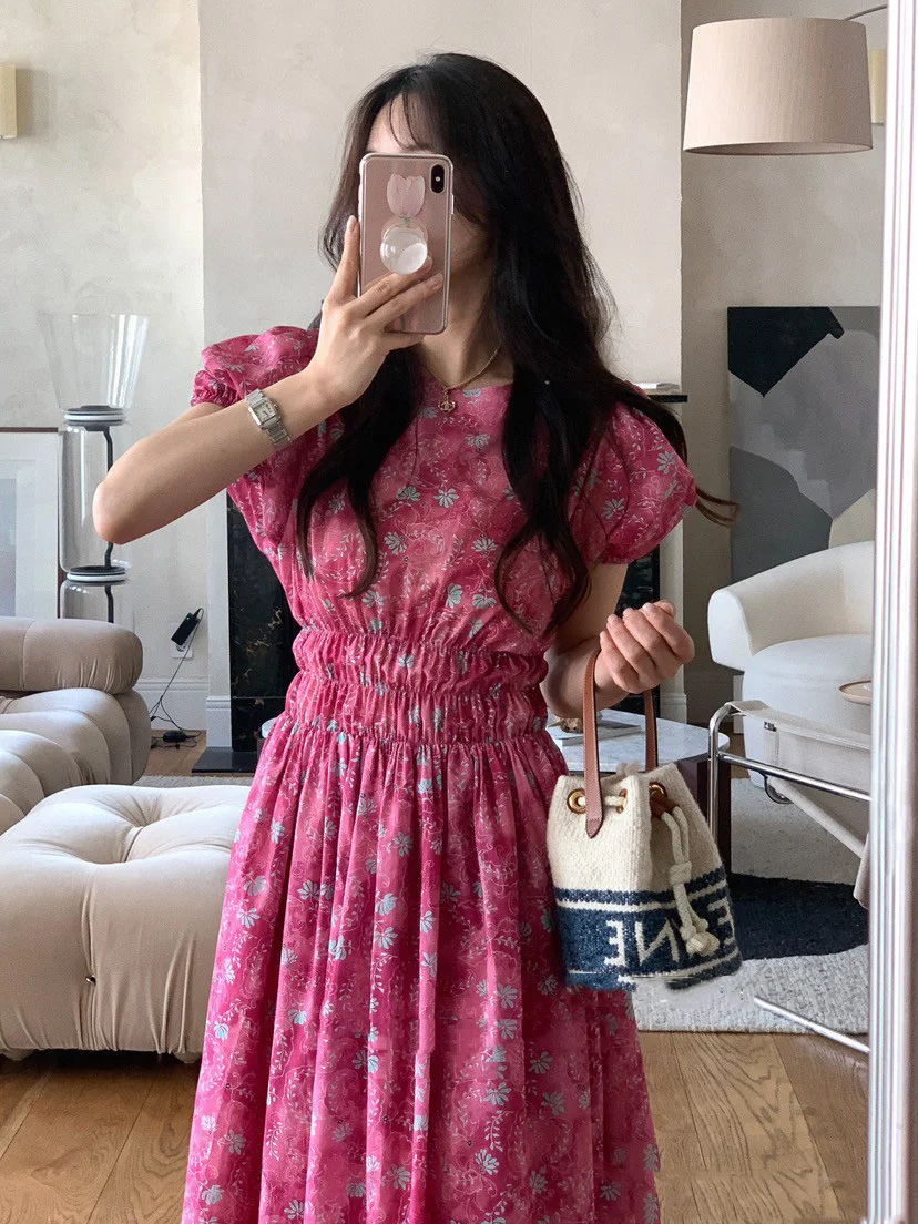 Ins 블로그 소유자 여름 꽃 프린트 탄성 허리 퍼프 슬리브 틈새 디자인 감각 긴 드레스 트렌디 여성 패션 