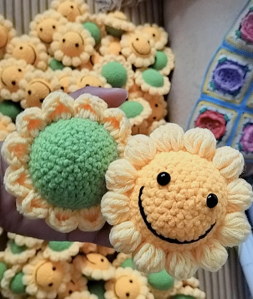 Handgehäkelte Sonnenblume Mit Smiley - Deko-Blume Mit Topf