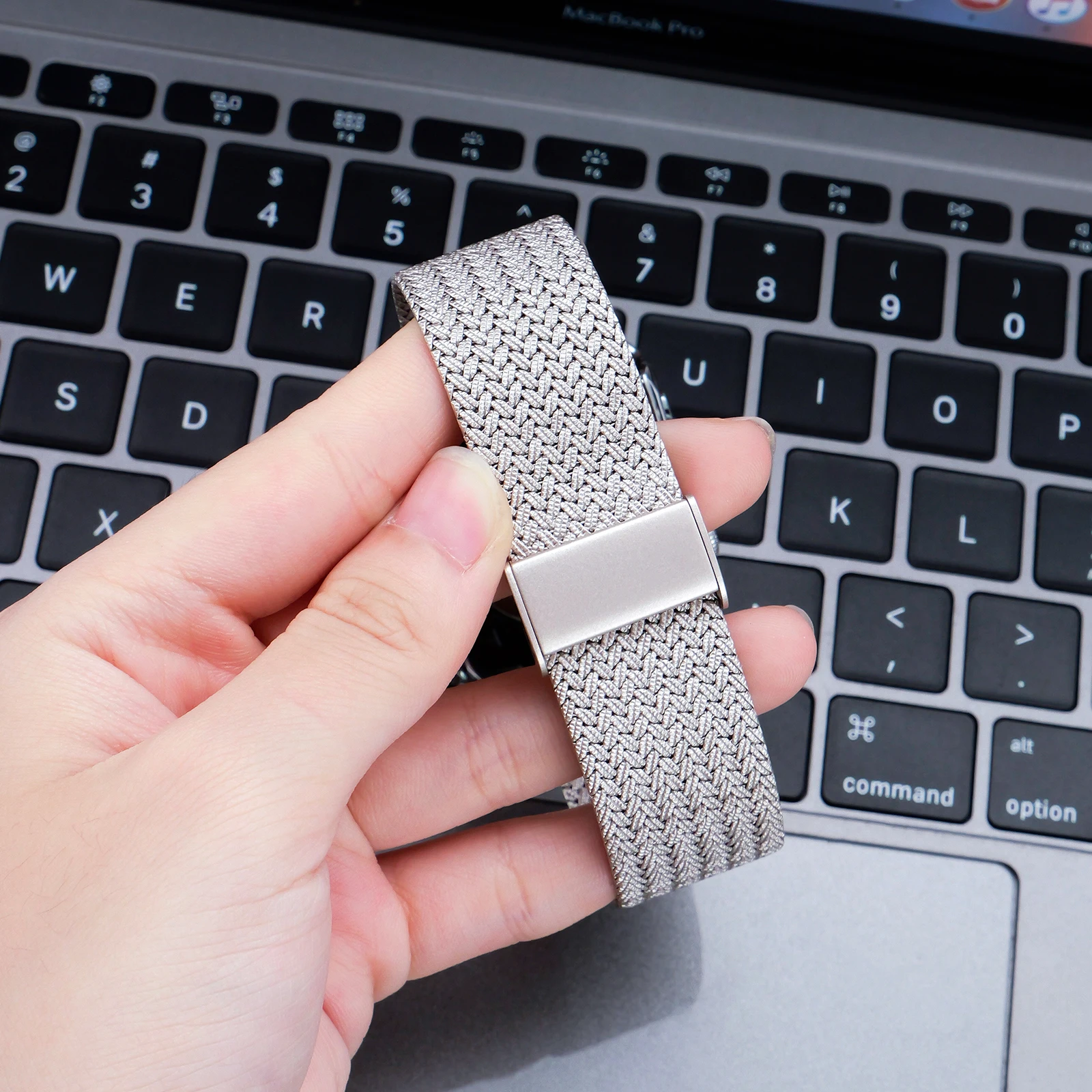 Premium Metal Bracelet Strap for Apple Watch - Sleek and Stylish Watchband for Men