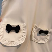 Weißes Mädchen Kleid mit Schwarzem Kragen – Bild 3