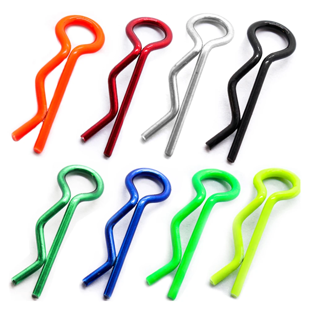 Pneus de voiture RC empilés par couleur, montrant la variété du lot de 16 pneus.