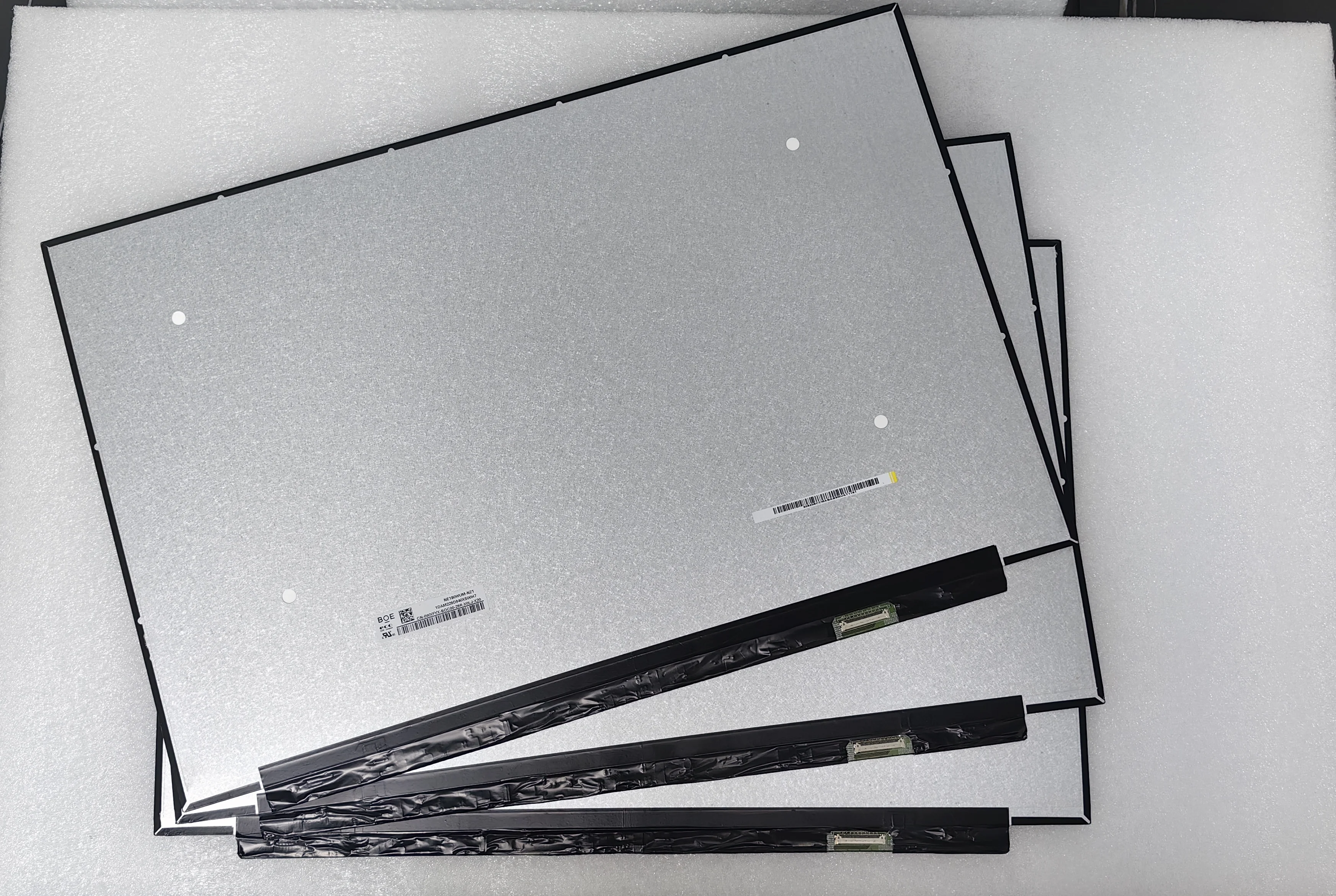 

The 18.0-inch ultra-thin mini 40pin EDP NE180WUM-NZ1 1920*1200 model is compatible with LCD laptop screen matrix panel