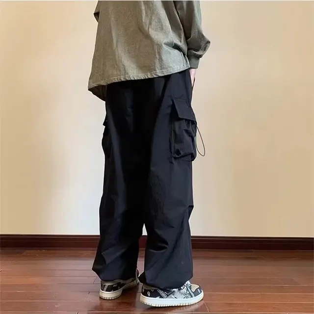 2025 nouvelle salopette pour hommes multi-poches pantalon hip hop américain hommes Ins High Street printemps et automne pantalon d'assaut de pied groupé 2