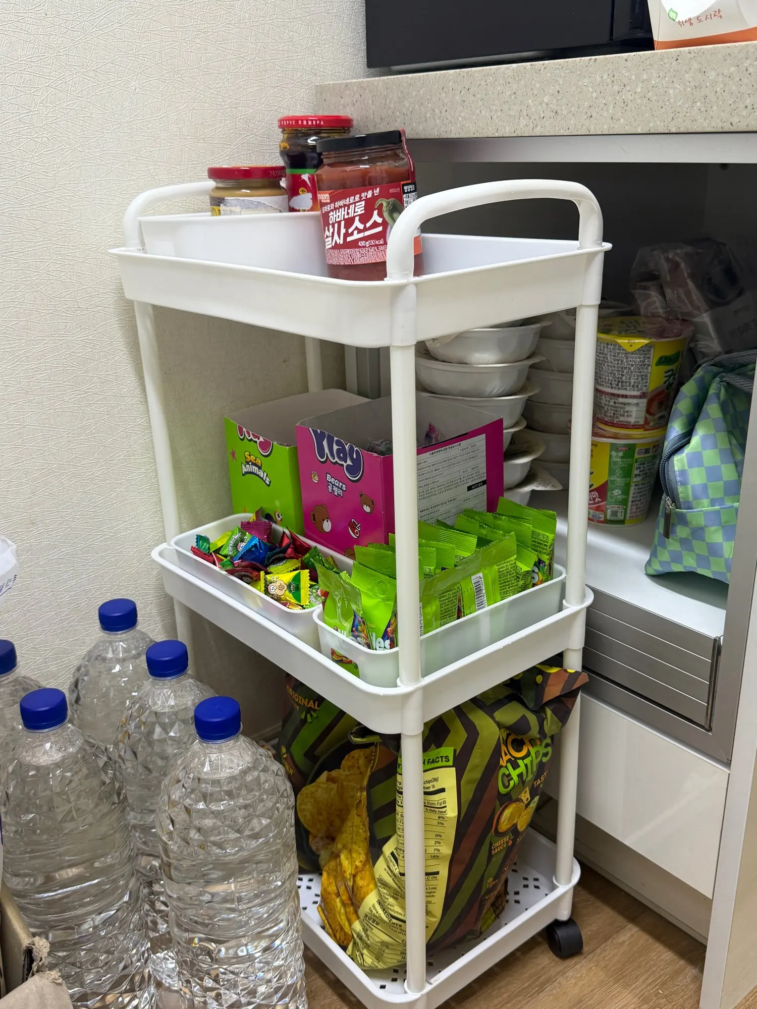 Plastic Rolling Utility Cart with Handle Storage Trolley for Office, Living Room, Kitchen, Movable Storage Organizer with Wheel photo review