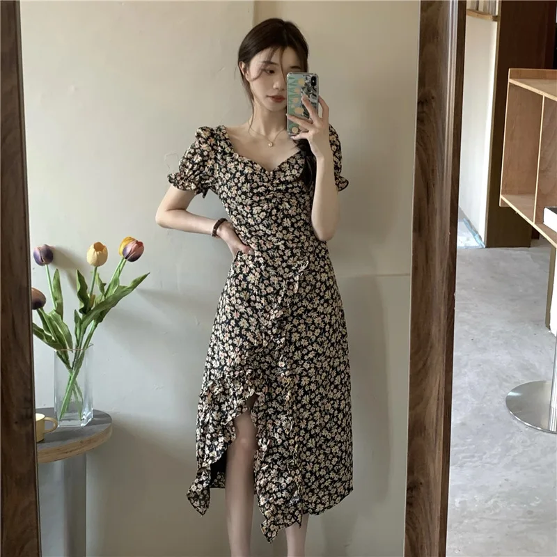 

Summer Style with Exposed Collarbone Design and a Slim Fit Bubble Sleeved Chiffon Split Floral Dress