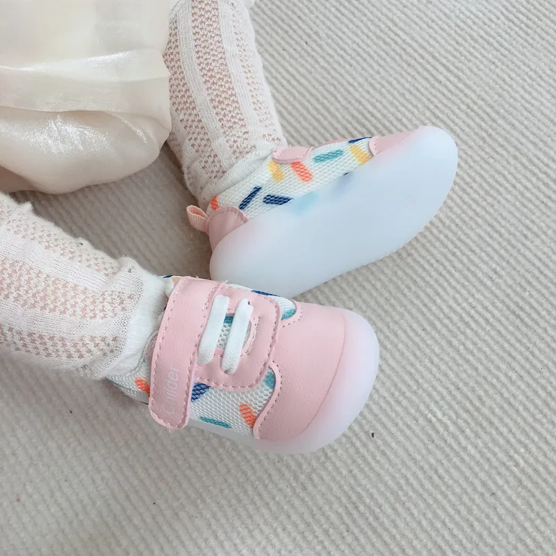 소녀 소년을위한 어린이 신발 봄 여름 통기성 메쉬 첫 워커 미끄럼 방지 부드러운 단독 운동화