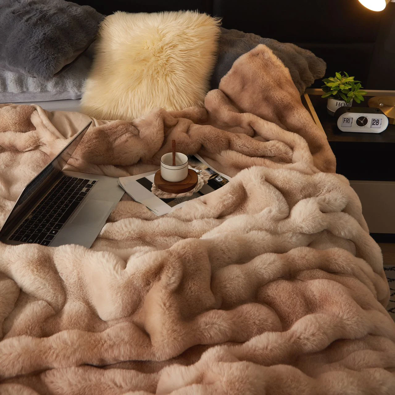 ħ�� �ܼ�Ʈ ���� ����Ƽ �䳢 �� ���, ���Ÿ� �ܻ�, �����ϰ� �ε巯�� ���� Ŀ��, ħ��, ũ�������� �ҷ��� ���� ���