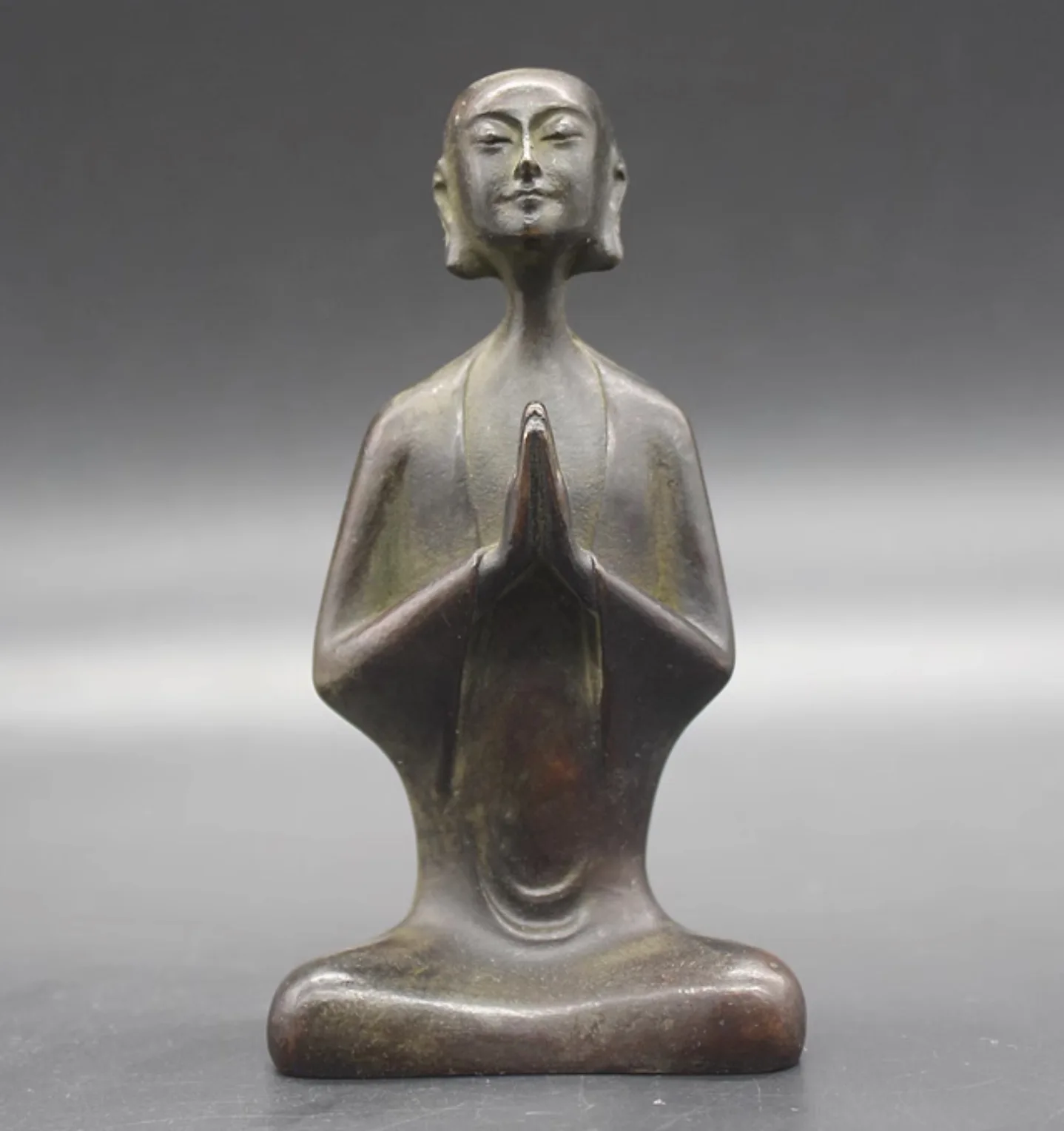 

Античная коллекция: бронзовая скульптура монаха удао, произведенная во время периода династии цианлон