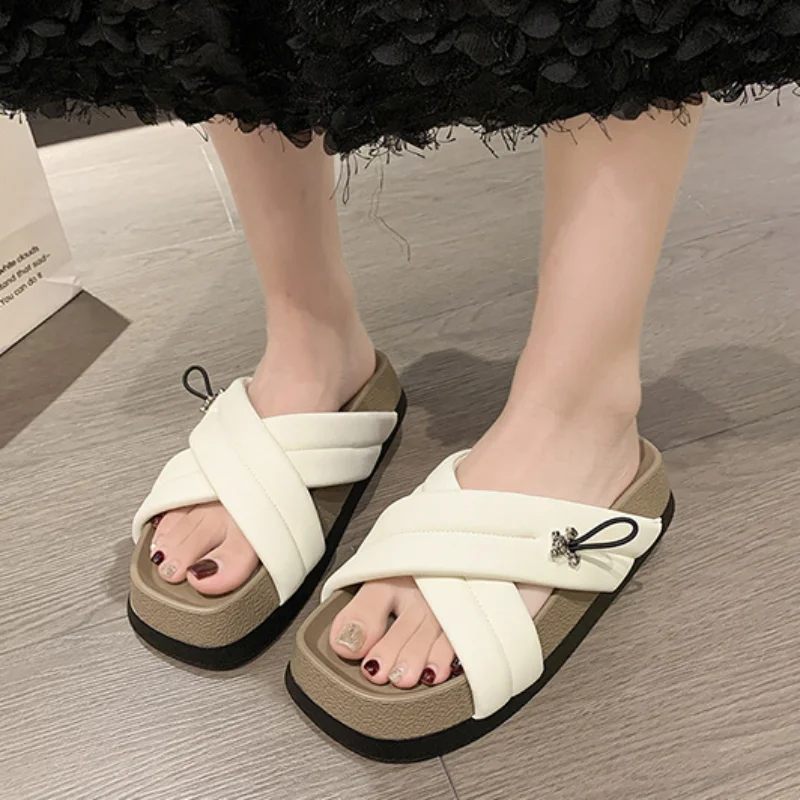 

Designer Women Shoes 2023 Summer Open Toe Trendy Platform Thick Heeled Ladies Cross Slippers Outdoor Soft Bottom Beach Slides