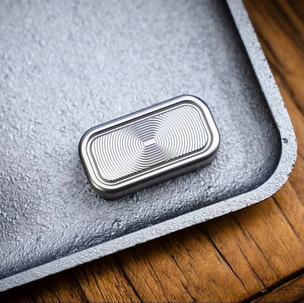 Mackie cp3新テクスチャプッシュブランド指先スピニングトップ