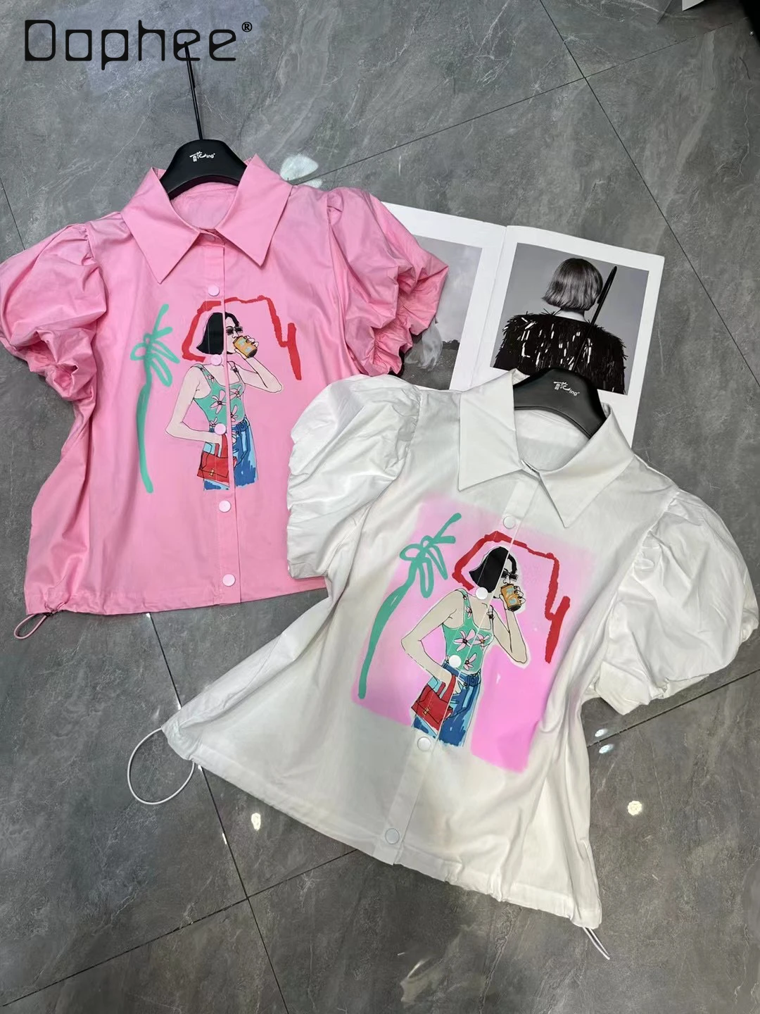 

Свободная рубашка с коротким рукавом и мультяшным принтом для девочек, Новинка лета 2024, однобортный Топ контрастных цветов в стиле ретро с пышными рукавами для женщин