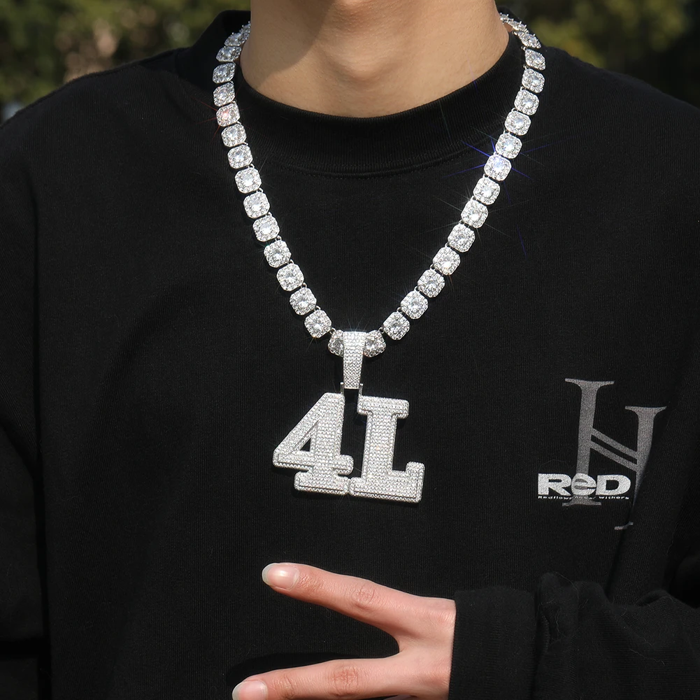 Рисунок 5 - Цепочка с кулоном в виде букв и микро-вышивкой