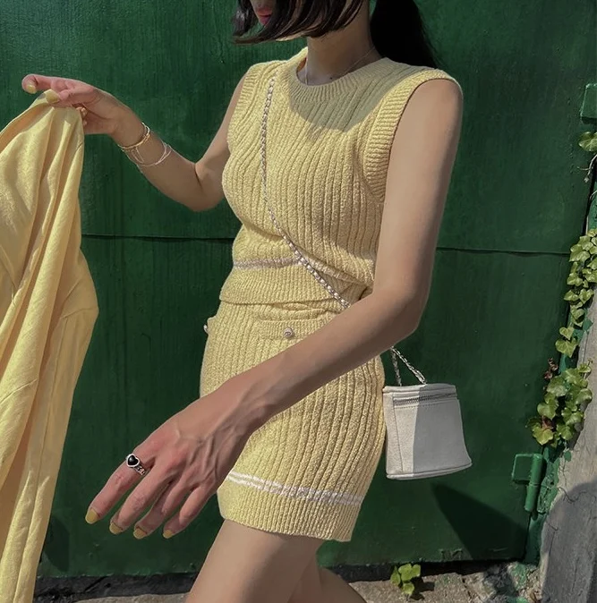 

Casual round neck pullover sleeveless vest half skirt two-piece set