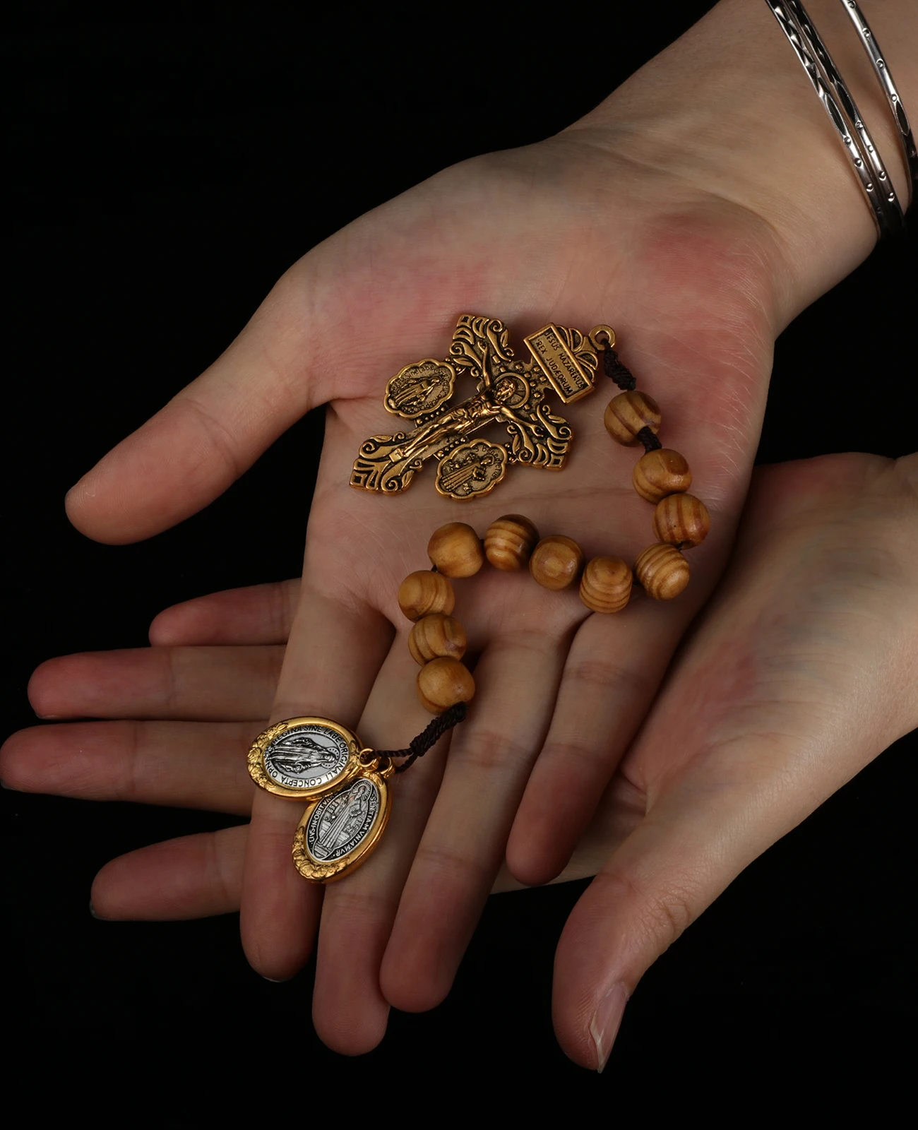 Portable one-decade Catholic prayer rosary