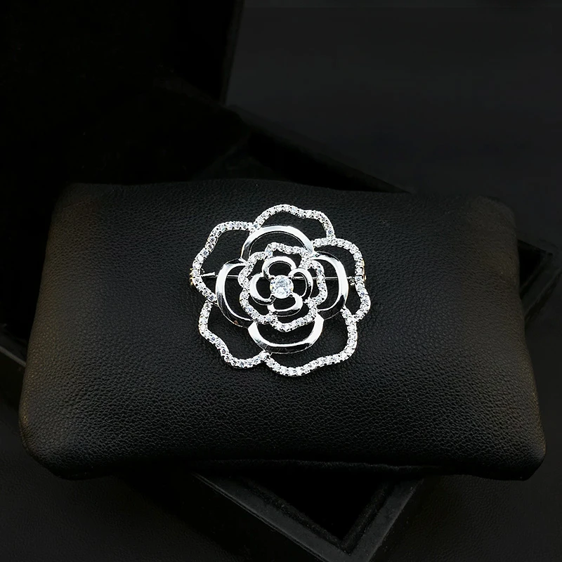 Camellia Flower Brooch Accessories Women Suit Neckline Pin Fixed Clothes Decoration Sweater Cardigan Ornament Jewelry Gifts 3236