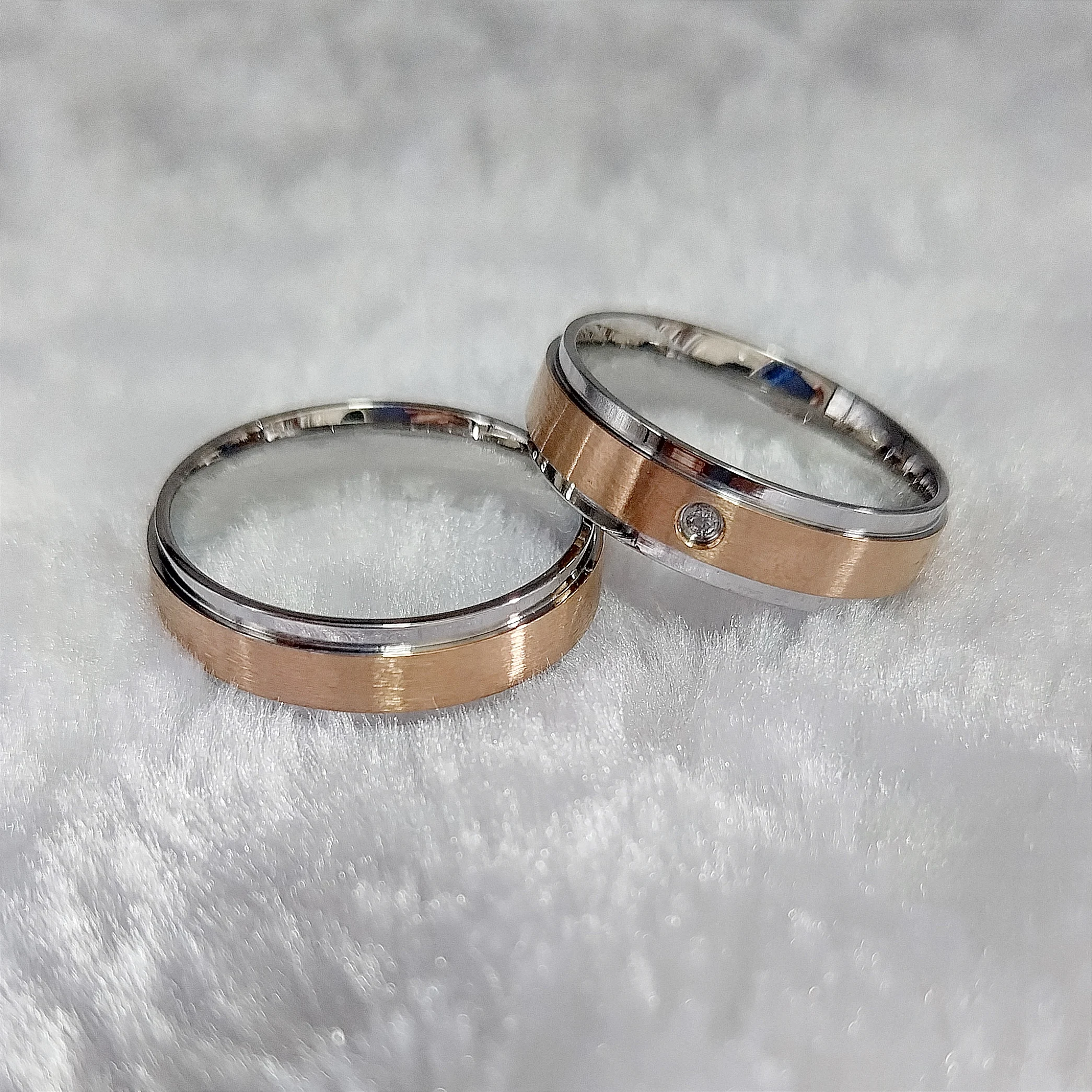 

Men Women Rings 2022 Trend Lovers 18k Rose Gold Plated Stainless Steel Wedding Bands Rozé Arany Karikagyűrű Couple Set Jewelry