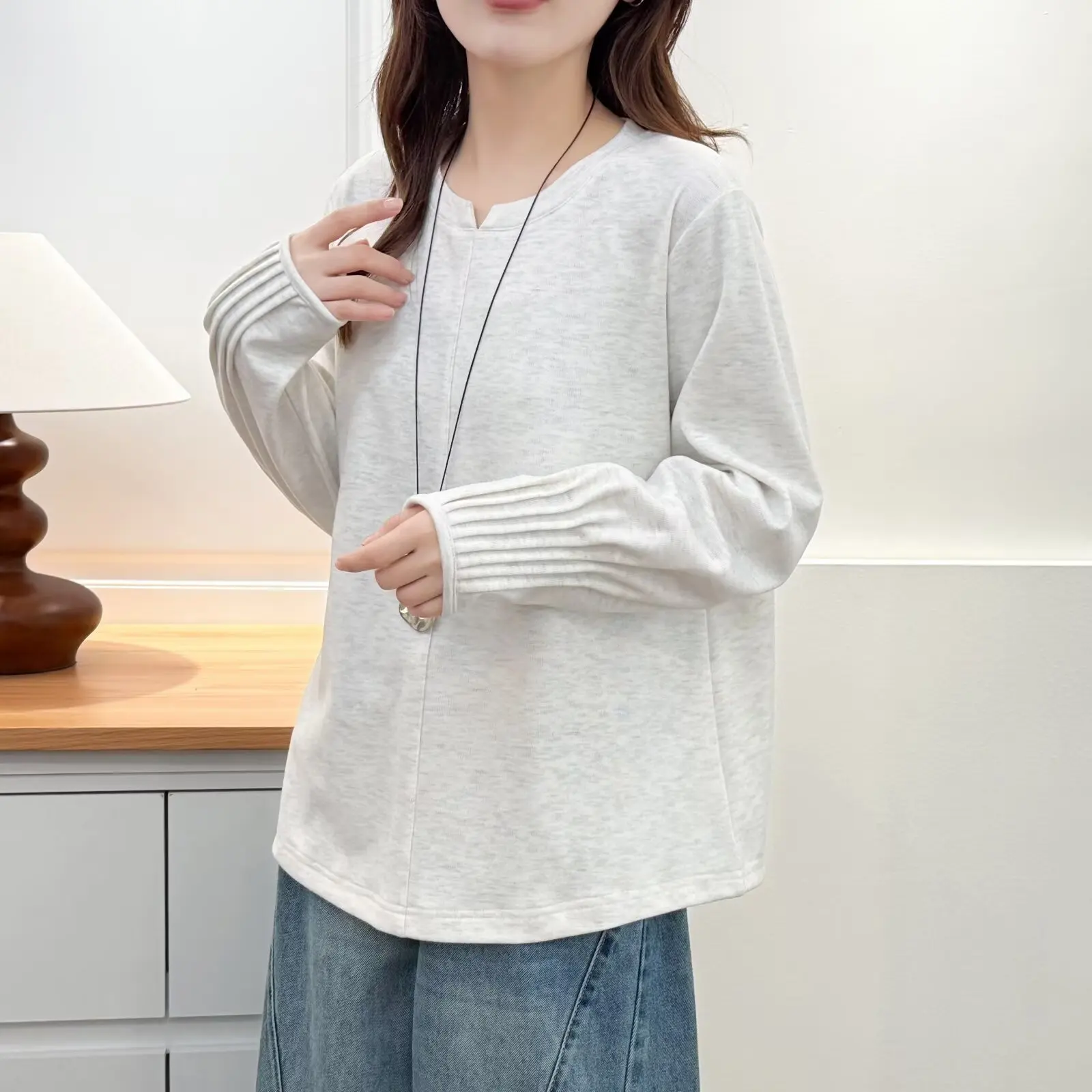 XXXXL Fashion Plus Size Women's T-Shirt New V-neck Pleated Fleece Base Tops For Autumn And Winter Warm Innerwear 192