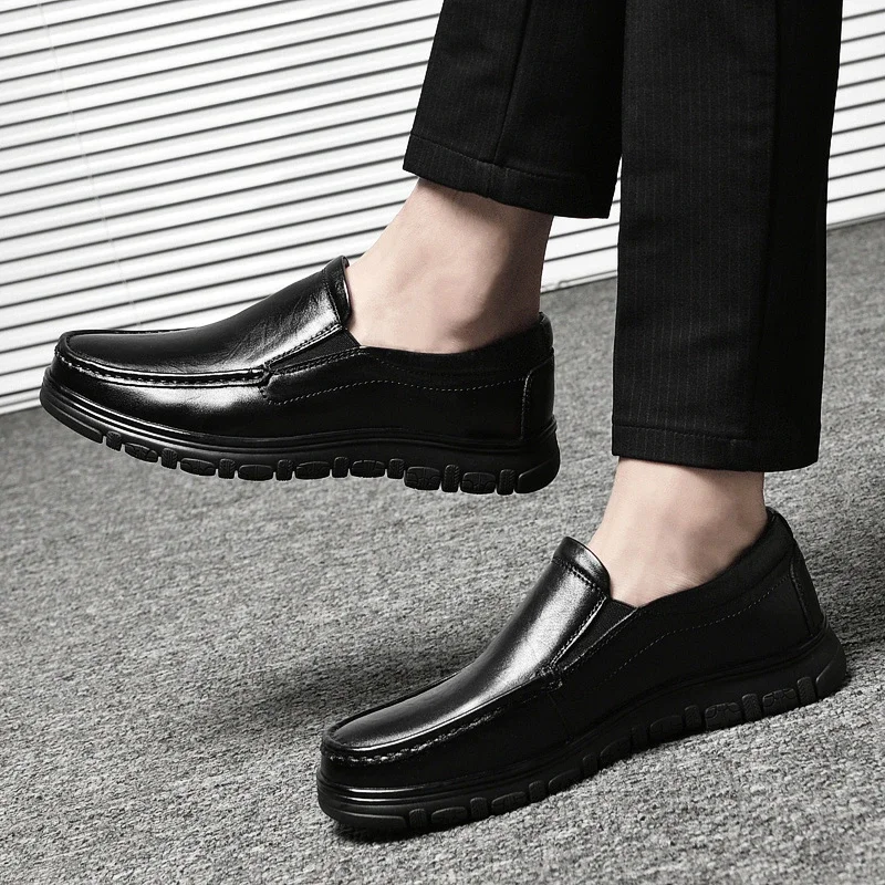 

Мужские кожаные туфли на платформе, однотонные повседневные рабочие туфли без застежки, на платформе, для весны и осени, 2023
