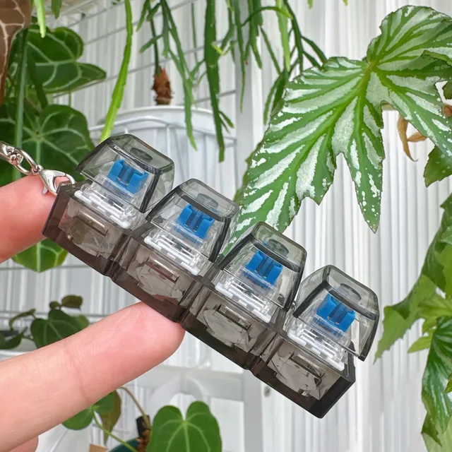 4Keys Mechanical Keyboard Keychain Finger Button Anti Stress Keycap for Office Home Adults Kid Decompression Clicker Gadget Gift