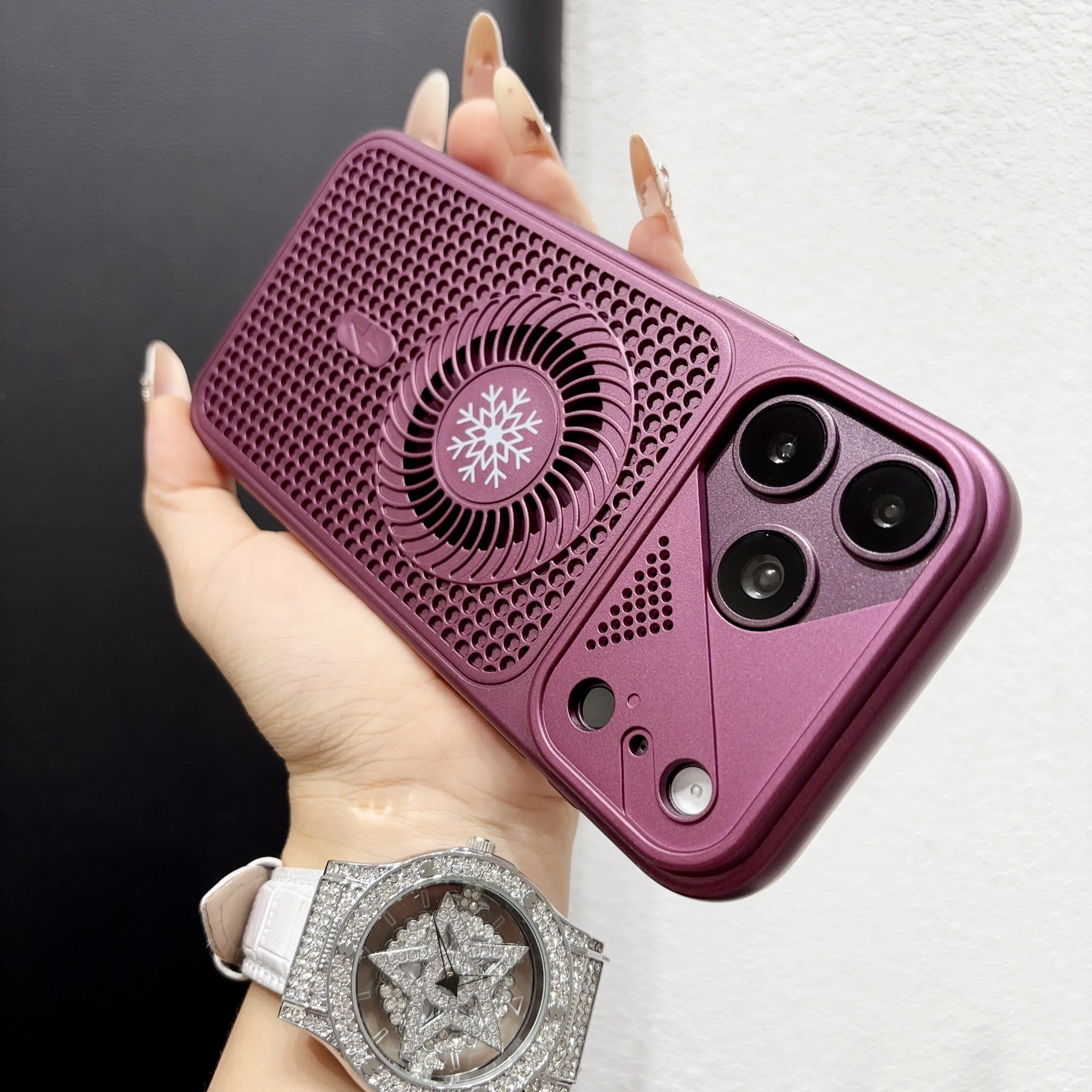 Magnetic Hollow Ice Cooling Phone Case | Shockproof Cover