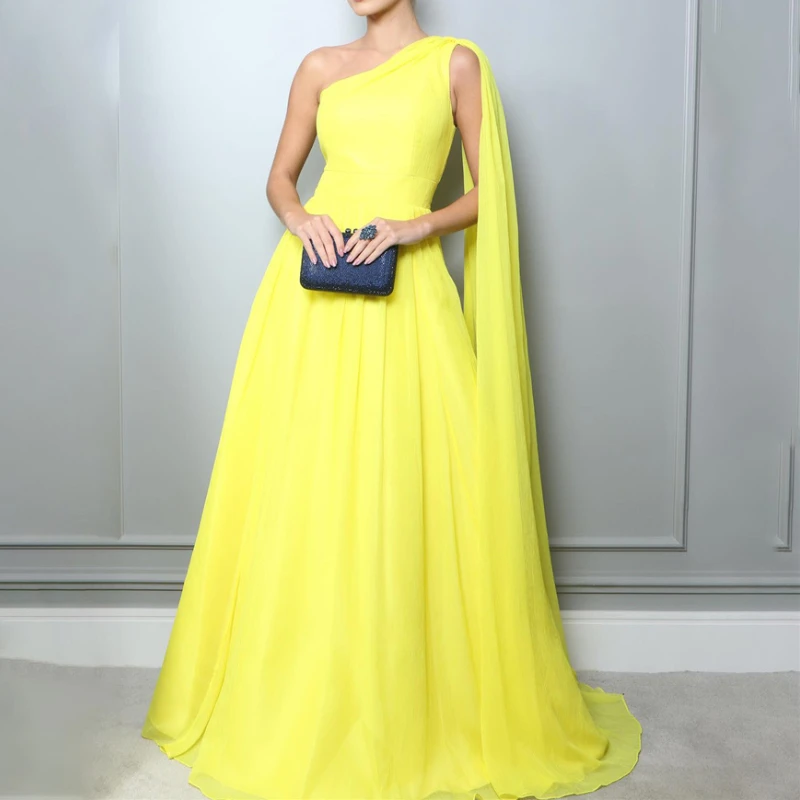 Vestido sencillo de chiffon con tirantes finos y escote en forma de muesca Champán main image 1