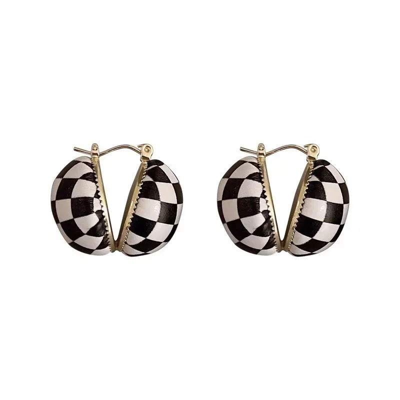 Korean Vintage Fashion Designer Earrings for Women 2021 New Jewelry White Black Button Lattice Pendientes