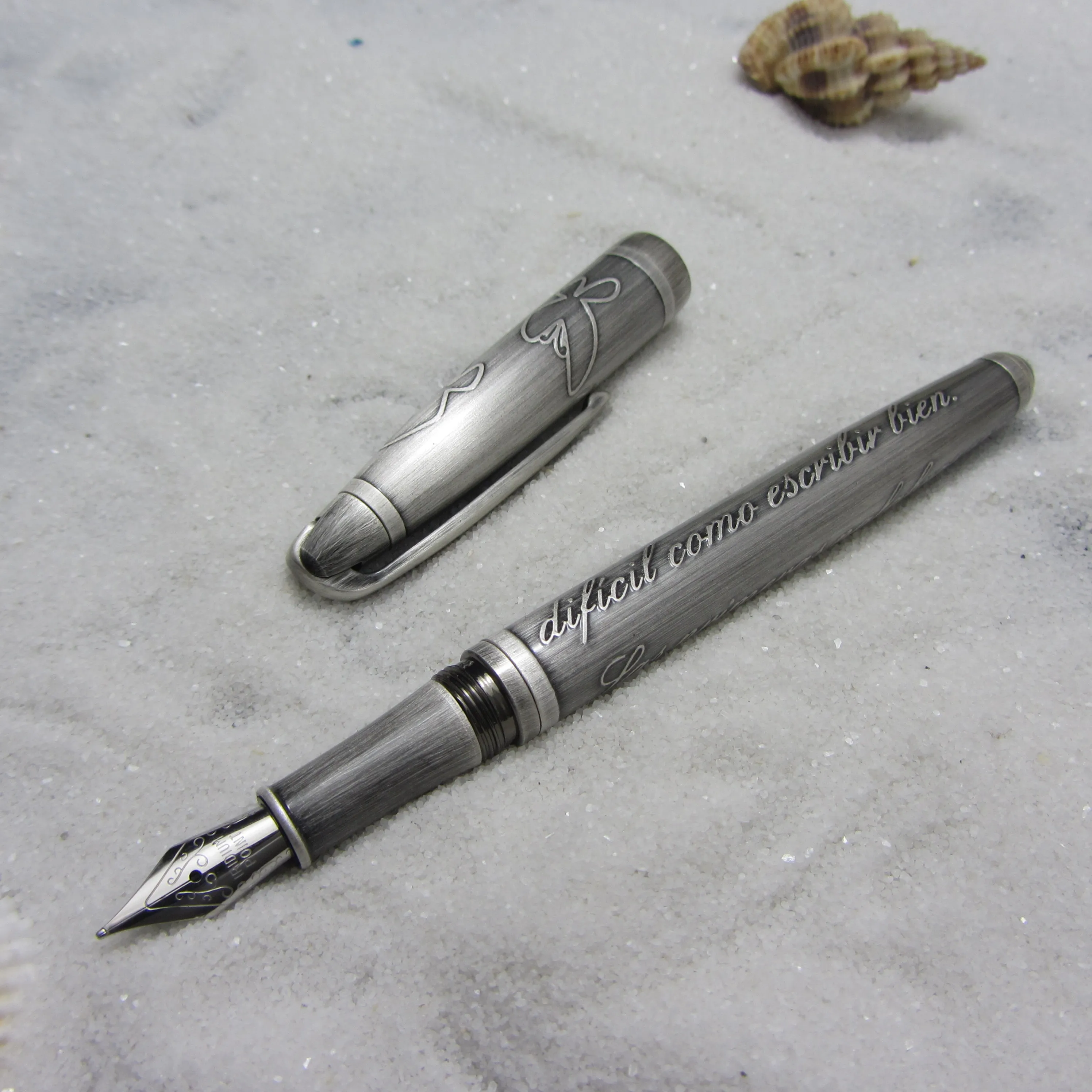 

Fuliwen 2048 высококлассная металлическая резная старинная Серебряная бизнес-ручка ретро и красивая перьевая ручка Вращающаяся ручка Крышка