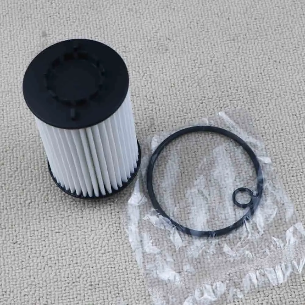 03H115562B Car Engine Oil Filter For VW Teramont 530 V6 2.5 4Motion Teramont X 2.5 V6 03H 115 562 B