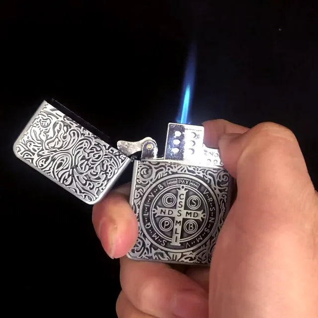 防風デュアルフレームガスライター、金属製のレトロなエンボスデザイン、透明な空気窓 ミニソフトフレームライター、詰め替え可能なブタンジェットトーチフレームライター、調整可能な炎付きポータブル防風ライター、男性へのアウ