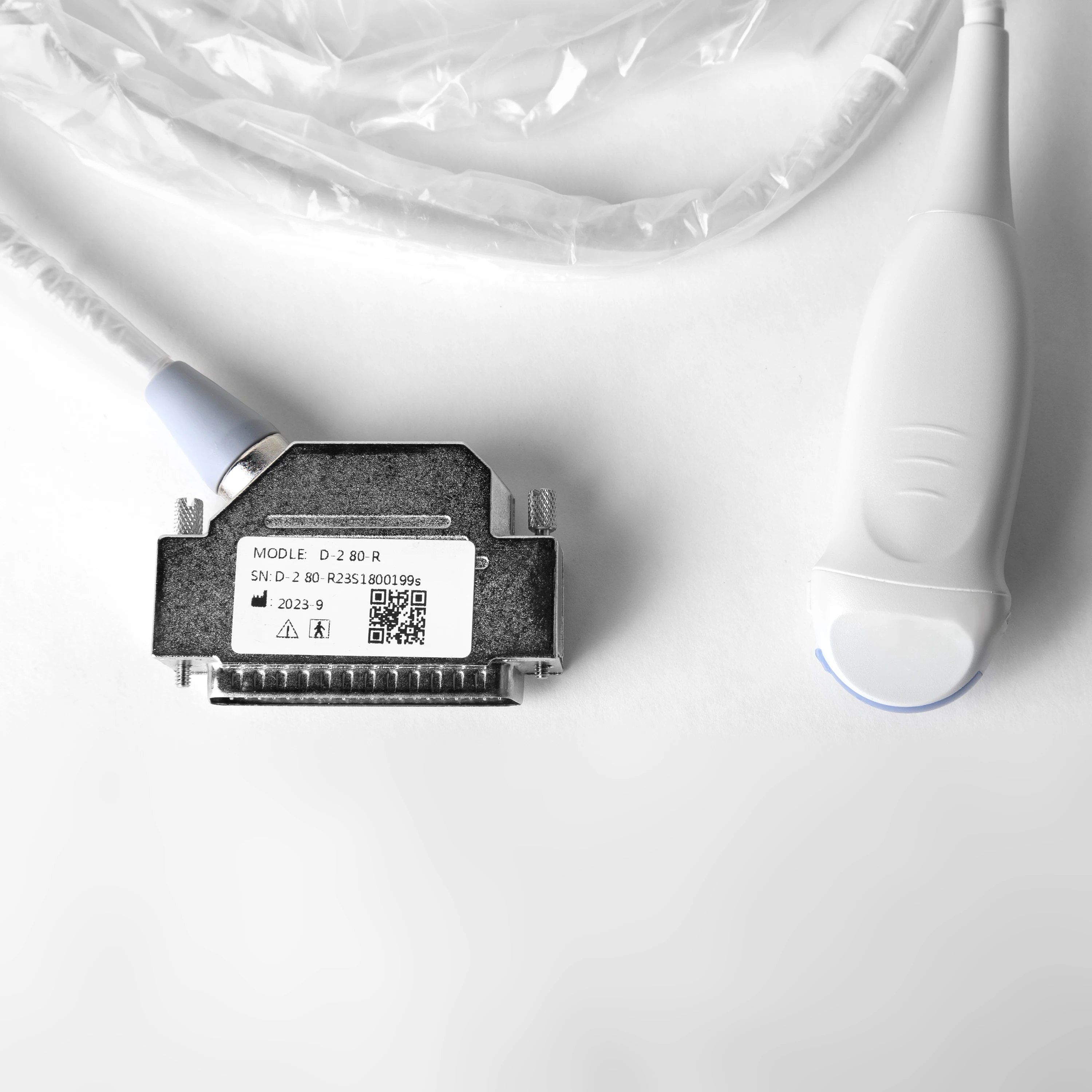 Escáner de ultrasonido portátil en blanco y negro para uso veterinario en animales de compañía.