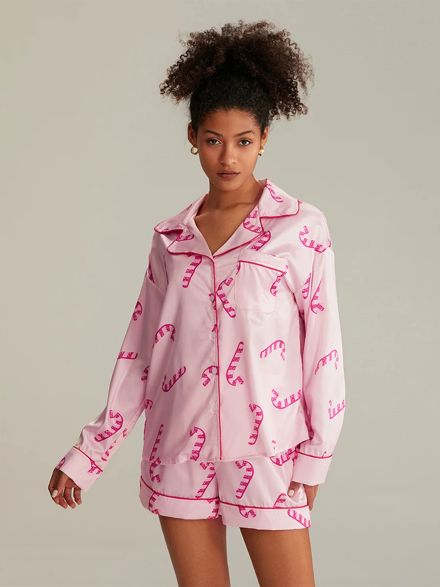 thumbnail image 1 of Conjunto de pijama navideño de 2 piezas para mujer, con pantalones cortos y camisa abotonada de manga larga y pijama de Papá Noel, 1 of 4