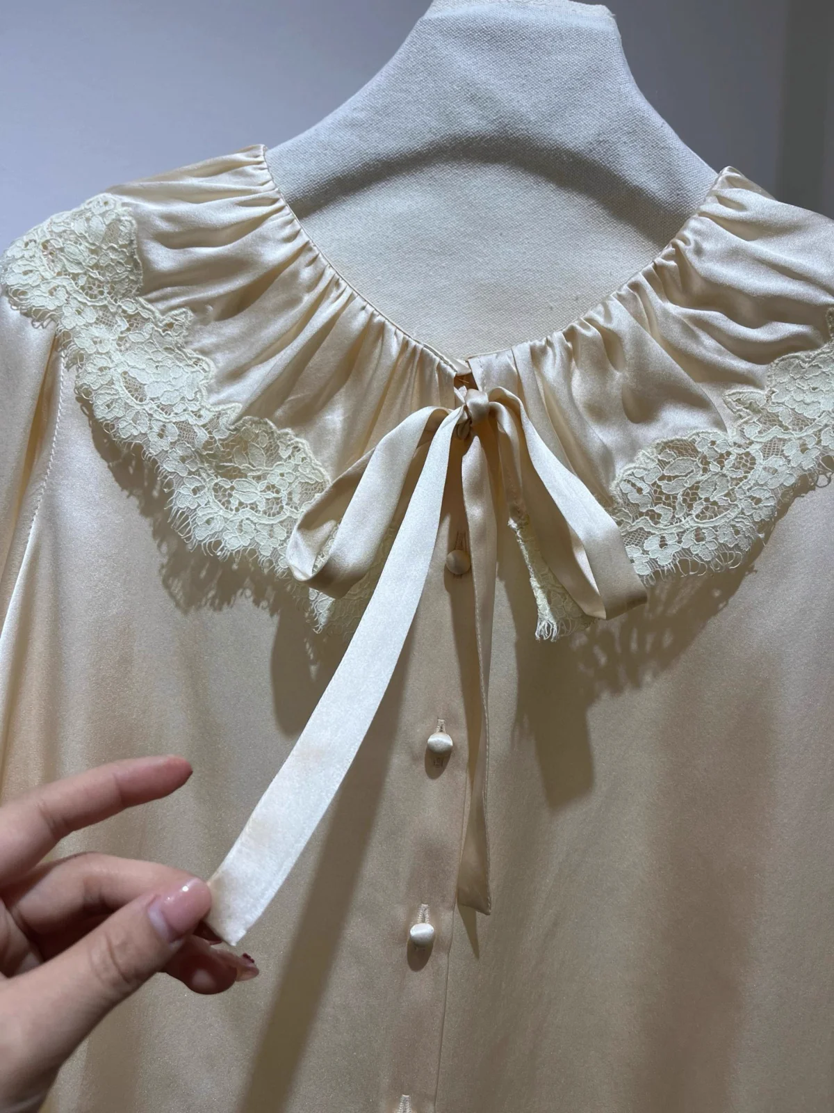 100% Silk Women's Satin Shorts Suit 2025 New Lace Stitching Peter Pan Collar Single Breasted Shirt or Elastic Waist 