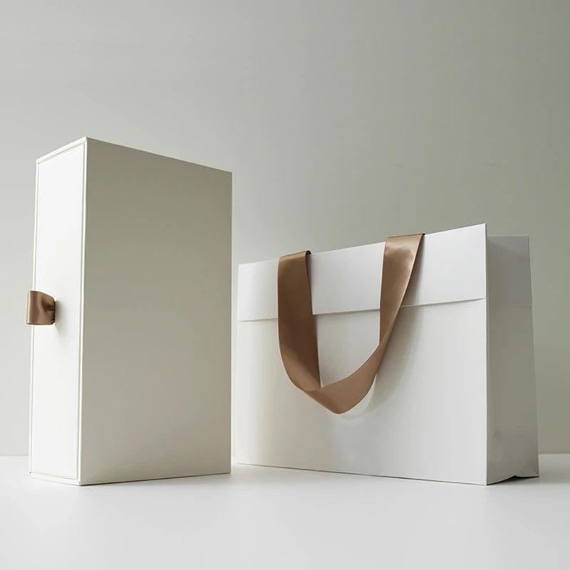 Рисунок 5 - Бумажные коробки с логотипом на