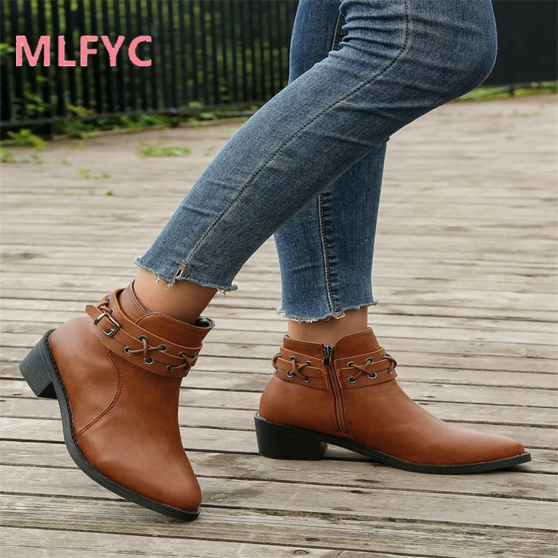 Oversized women's leather boots, autumn and winter new vintage thick heels, belt buckle, pointed ankle boots for external wear