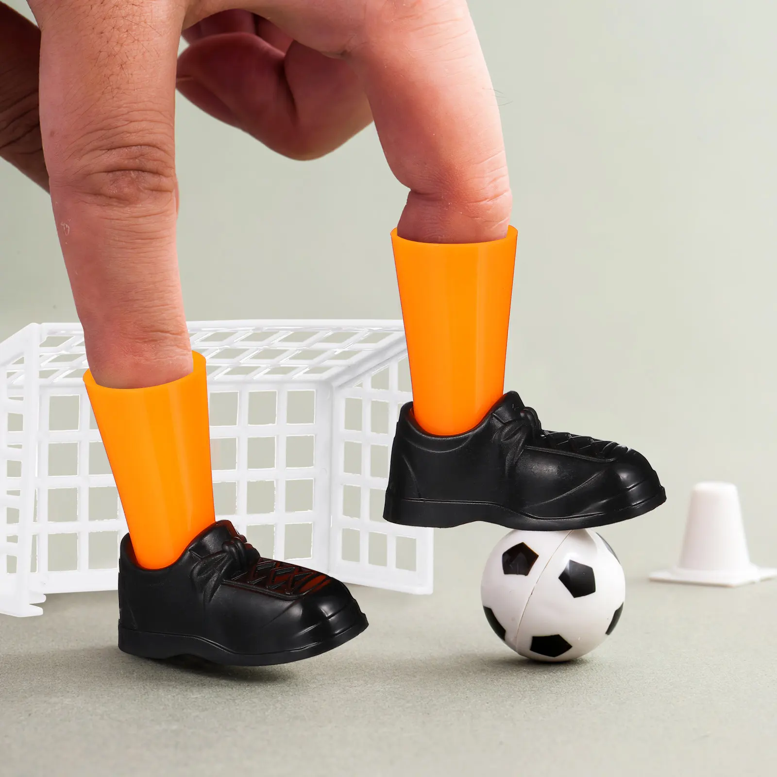 2세트 손가락 축구 게임 미니 테이블탑 축구 세트(어린이용) - 4개의 골대, 2개의 공, 4개의 신발 포함 - 반사신경 및 협응력 향상