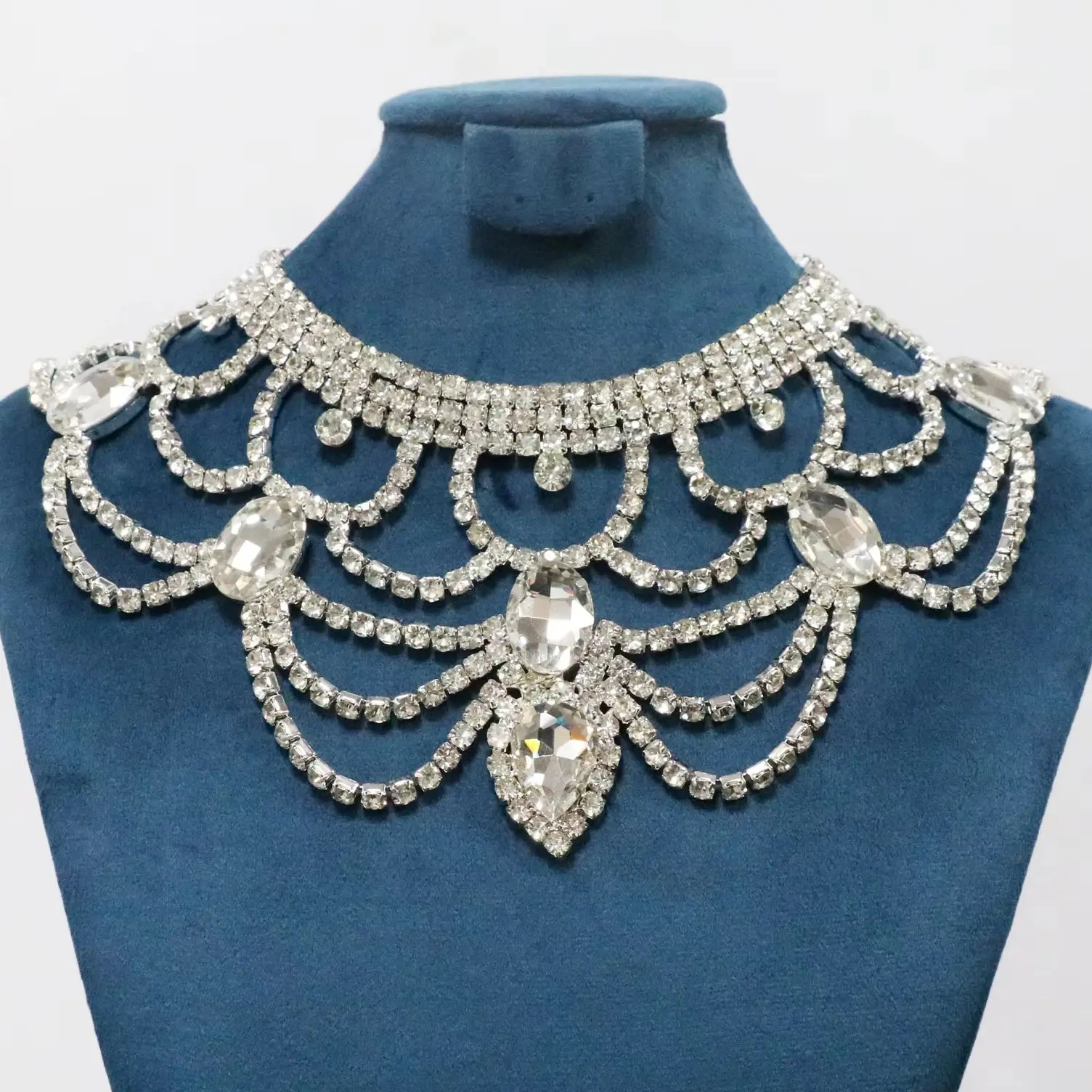 Modische Glänzende Strass-Halskette Schmuck Exquisiter Luxus Brautschmuck Hochzeitsparty-Schmuck Halskette Trageaccessoires