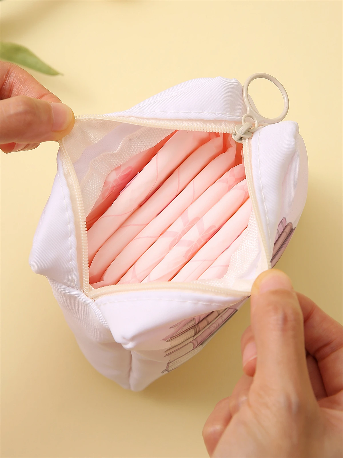 Book printed sanitary napkin storage bag, women's lightweight tissue bag, sanitary tissue bag