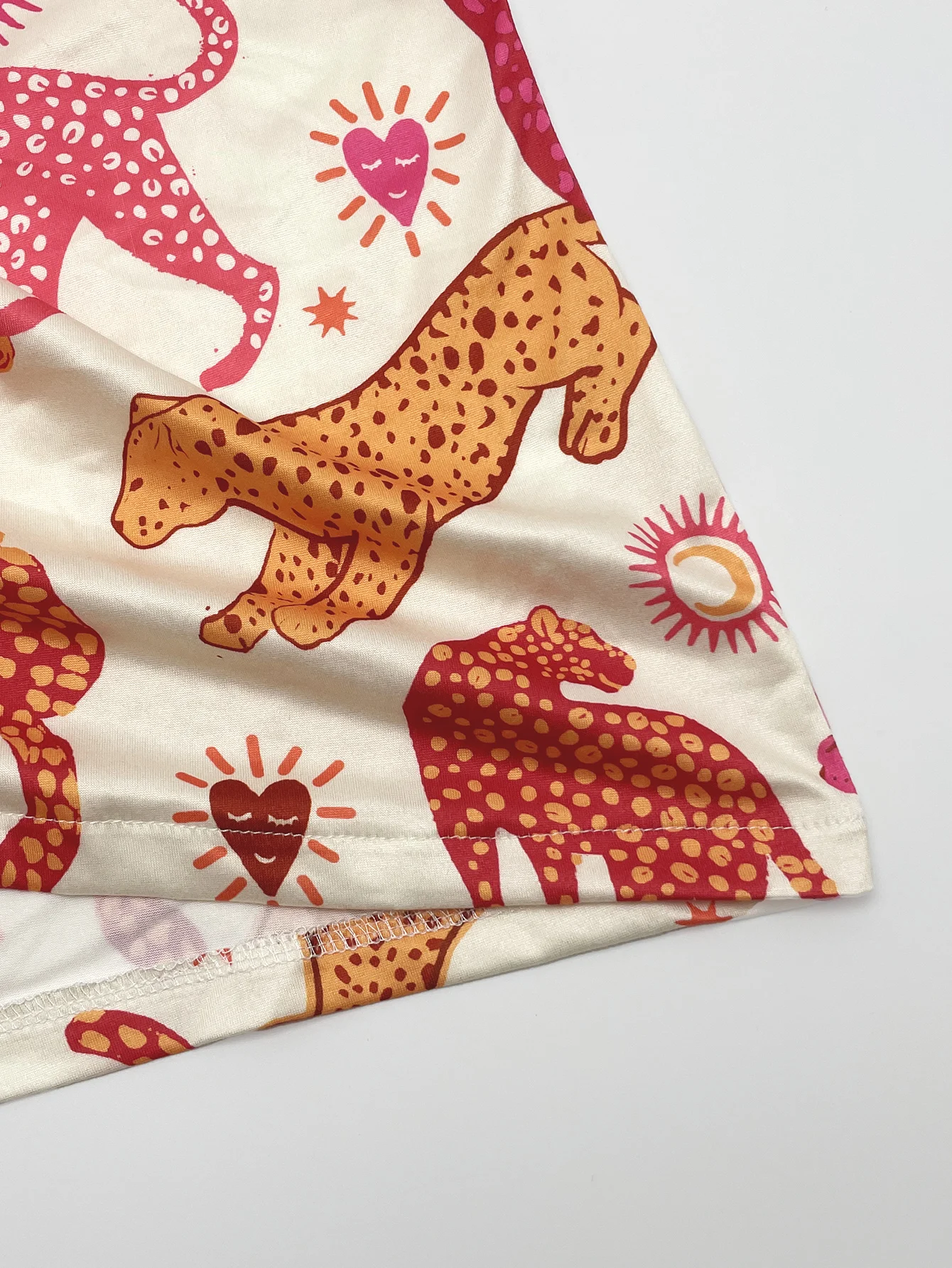 Pijamas Femininos de Tamanho Padrão para Primavera e Verão, Estampados com Animais, Confortáveis e Casuais, com Mangas Curtas e Amarração nas Costas 5