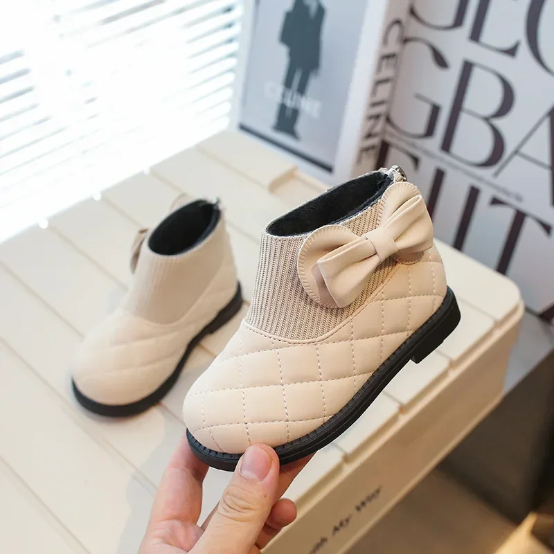 

2023 детские ботинки для девочек милые элегантные детские кожаные ботильоны модные зимние универсальные Короткие хлопковые ботинки для малышей с бантом