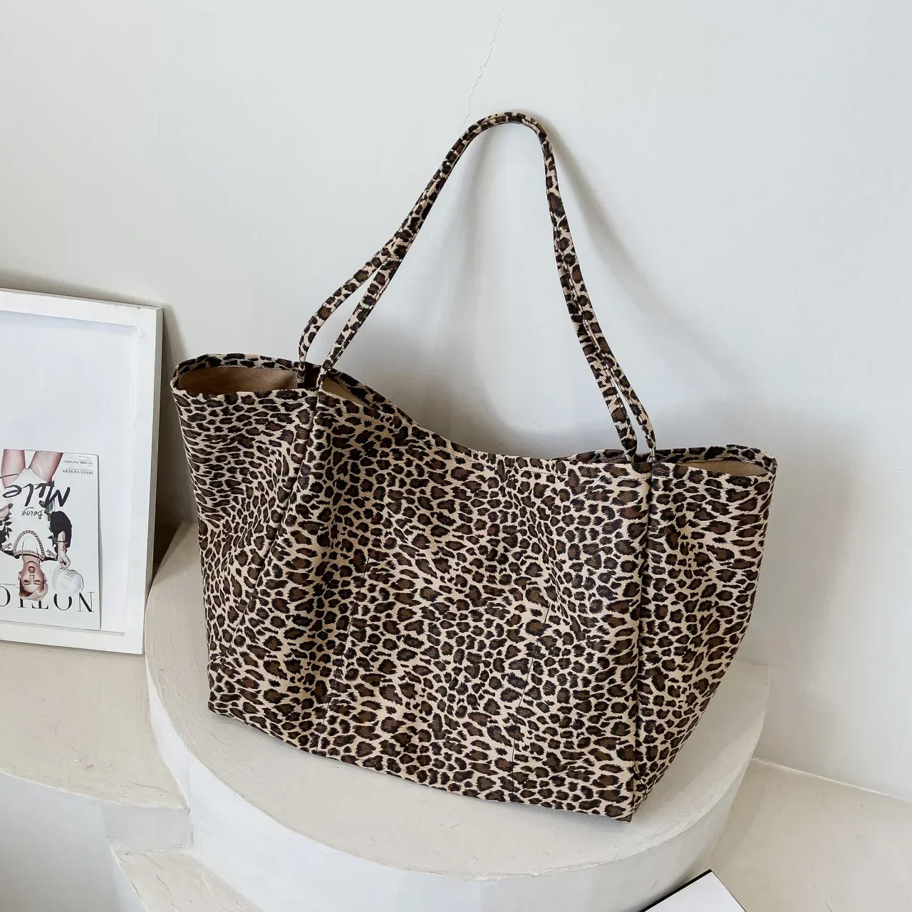 รูปสินค้า กระเป๋าถือแฟชั่นลายเสือดาว Crossbody จุใจ ใส่ได้ทุกโอกาส