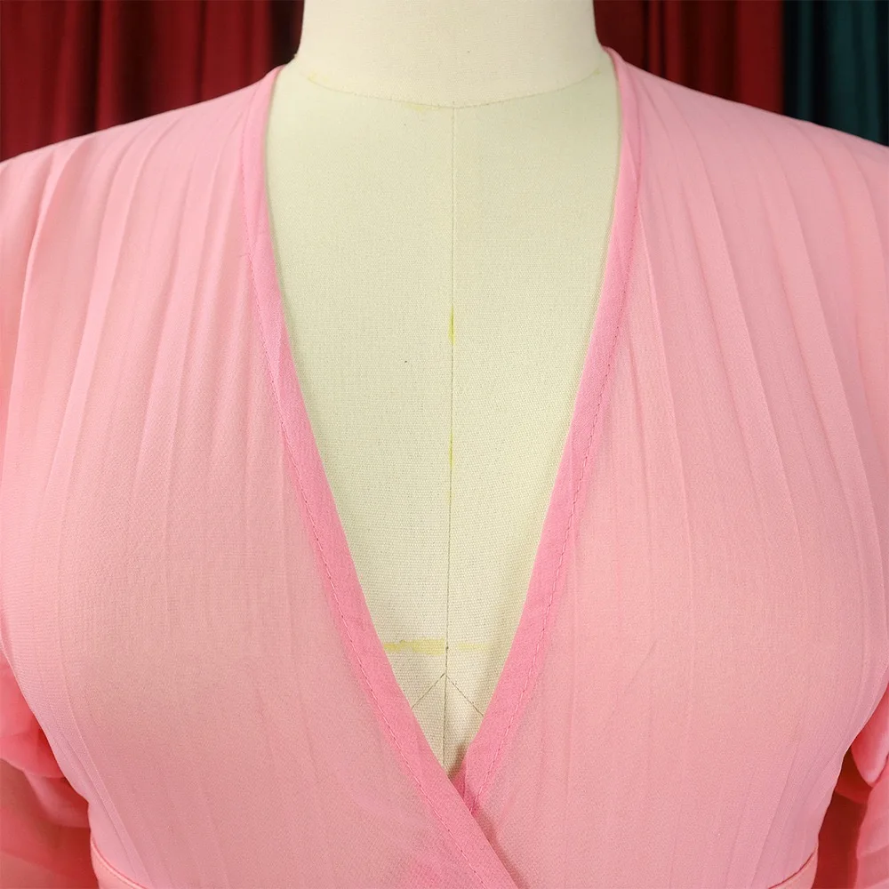 Рисунок 4 - Женская блузка с V-образным вырезом