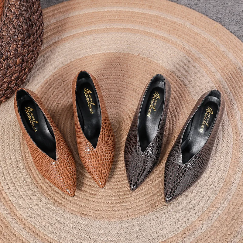 

Spring Autumn British Style Solid Color Large Size Small Leather Shoes Pointed Fashion High Heels Shallow Mouth Women's Sandals