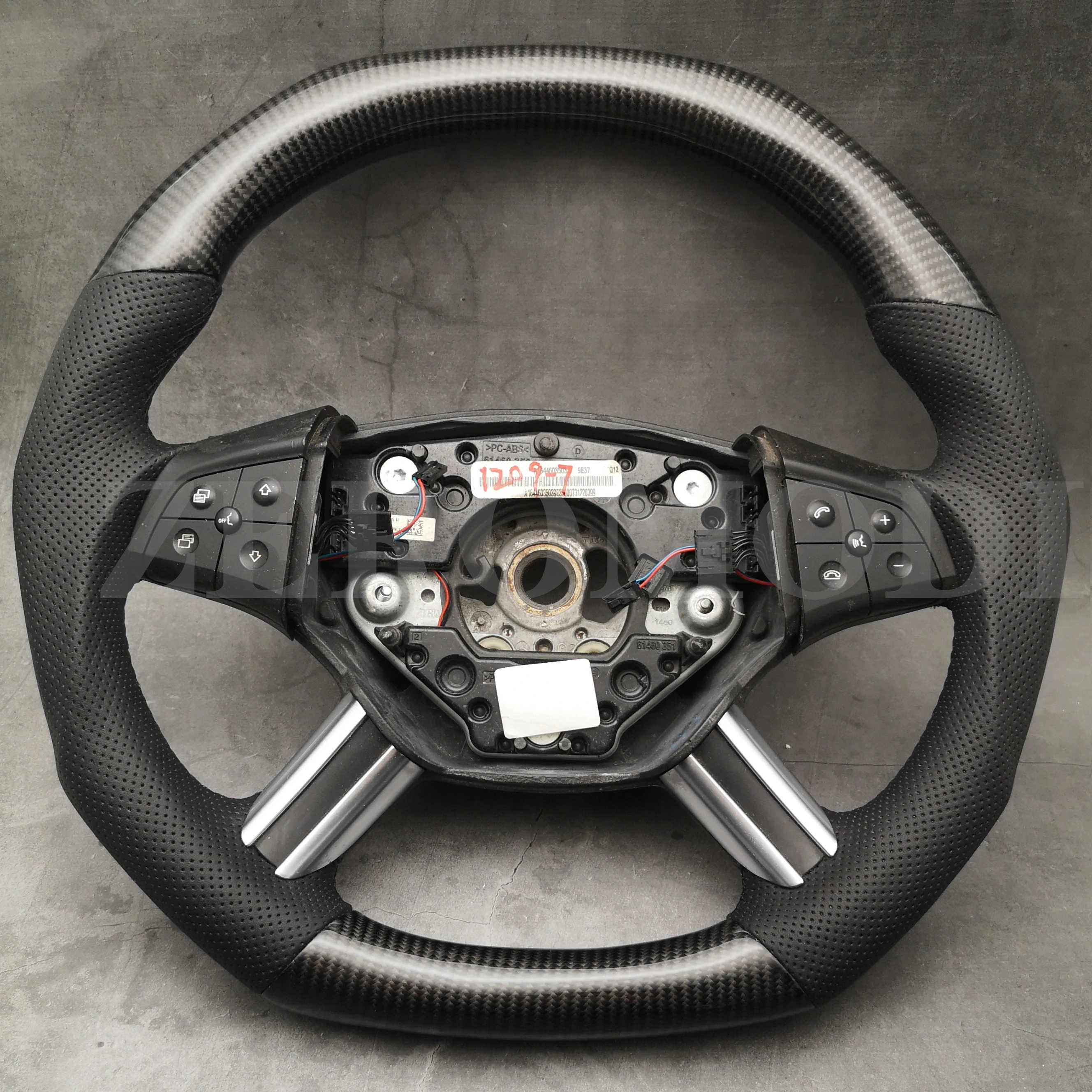 Customize Carbon Fiber Steering Wheel For Mercedes Benz W164 W245 W251 ML GL B R Class 300 350