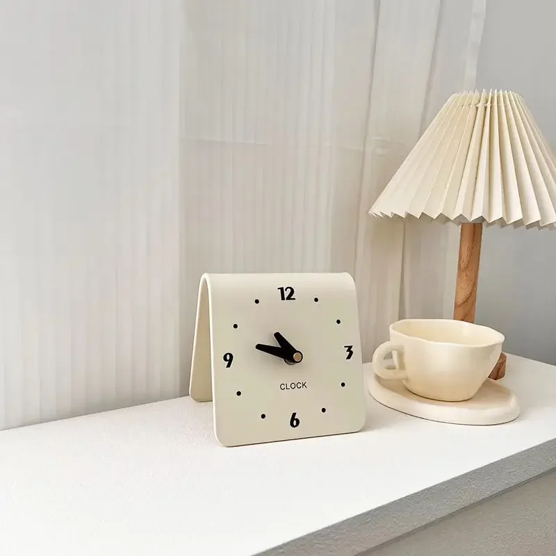 

Nordic Cream Watch Clock Vintage Alarm Clock Bedside Silent Watch Creative Living Room Decor Student Desktop Home Decor