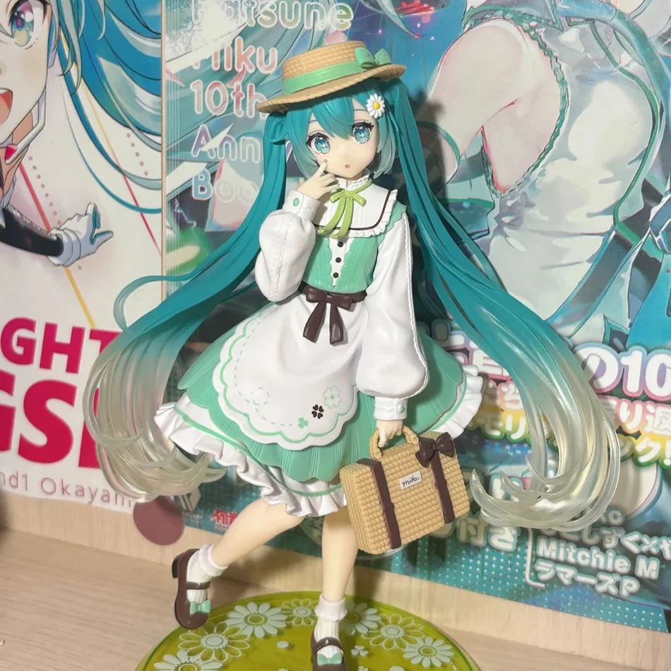 Hatsune Miku Cute Anime Figurine - 18cm Collectible Toy Gift
