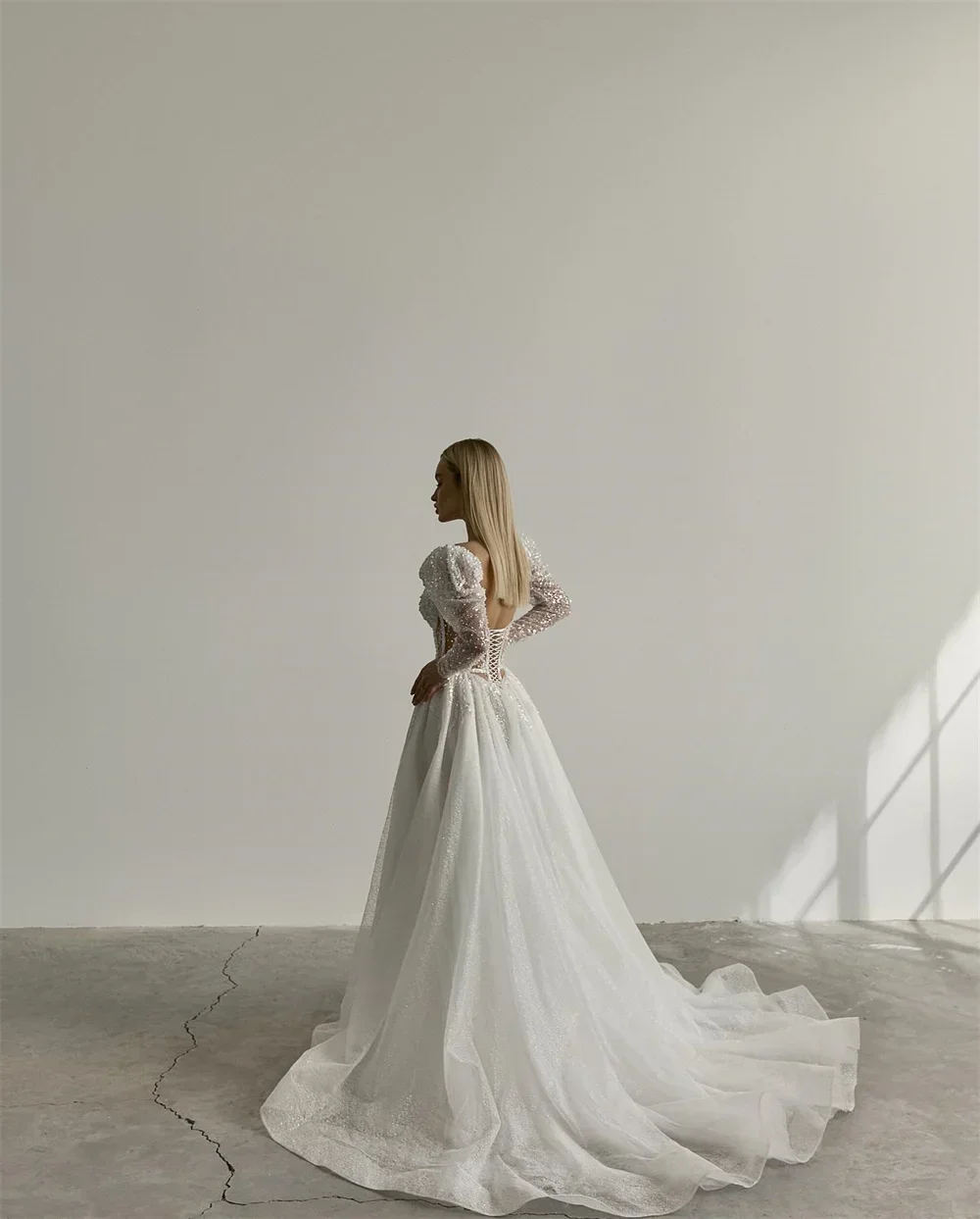 chinese dress ladies Luxury Long Ball Gown Sweetheart Crystals Beading Wedding Dresses with Sleeves main image 1